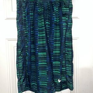 Nike boys navy blue/green stripped shorts boys Medium